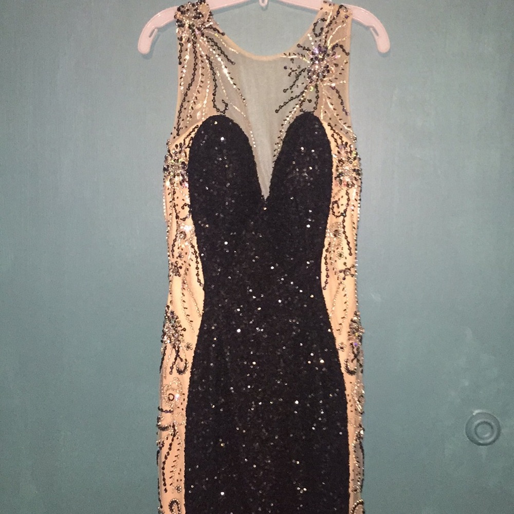 Dress - Picture 3 of 4